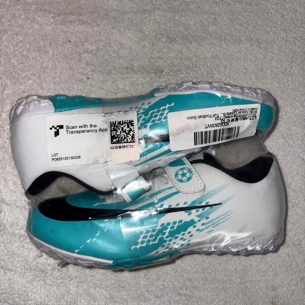 White/Teal Kids Turf Soccer Cleats – EU 33 / US 1.5Y–2Y